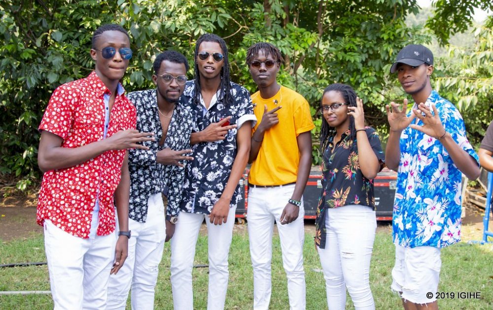 Imyambarire Igezweho Mu Banyamujyi B Abanyabirori Amafoto Igihe Imyambarire Igezweho Mu Banyamujyi B Abanyabirori Amafoto Igihe
