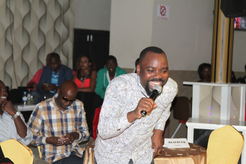MC Tino wari uyoboye igitaramo