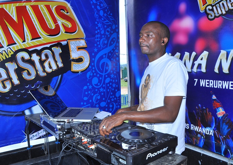 DJ Bissosso ni we uri gusunika imiziki