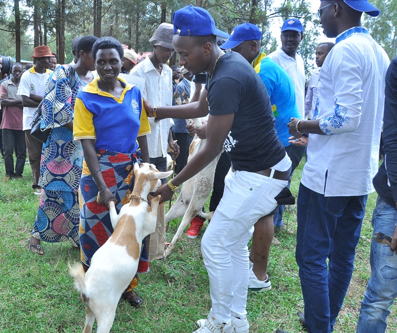 Dream Boyz na bo ngo bishimiye gufasha aba Banyarwanda