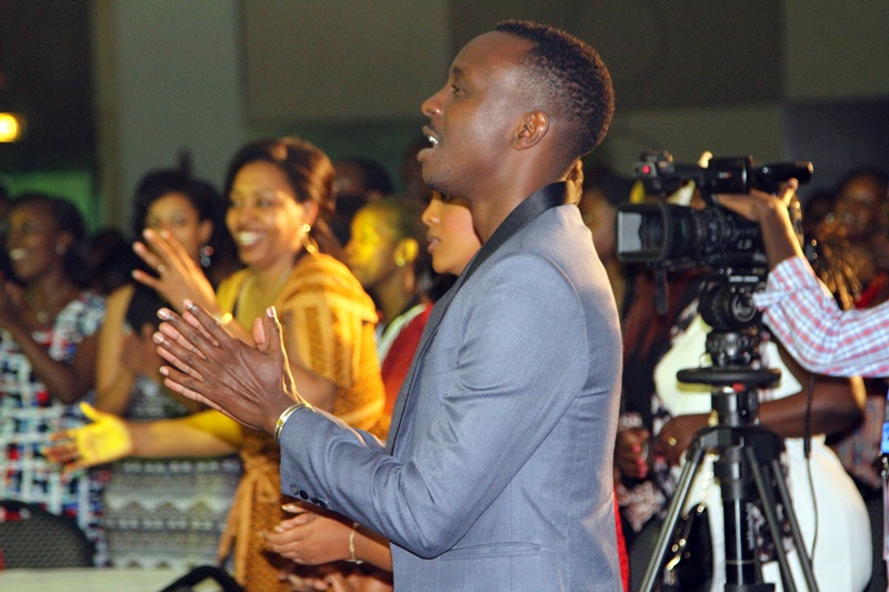 Jules Sentore ni umwe mu bahanzi b'indirimbo zisanzwe bitabiriye iki gitaramo