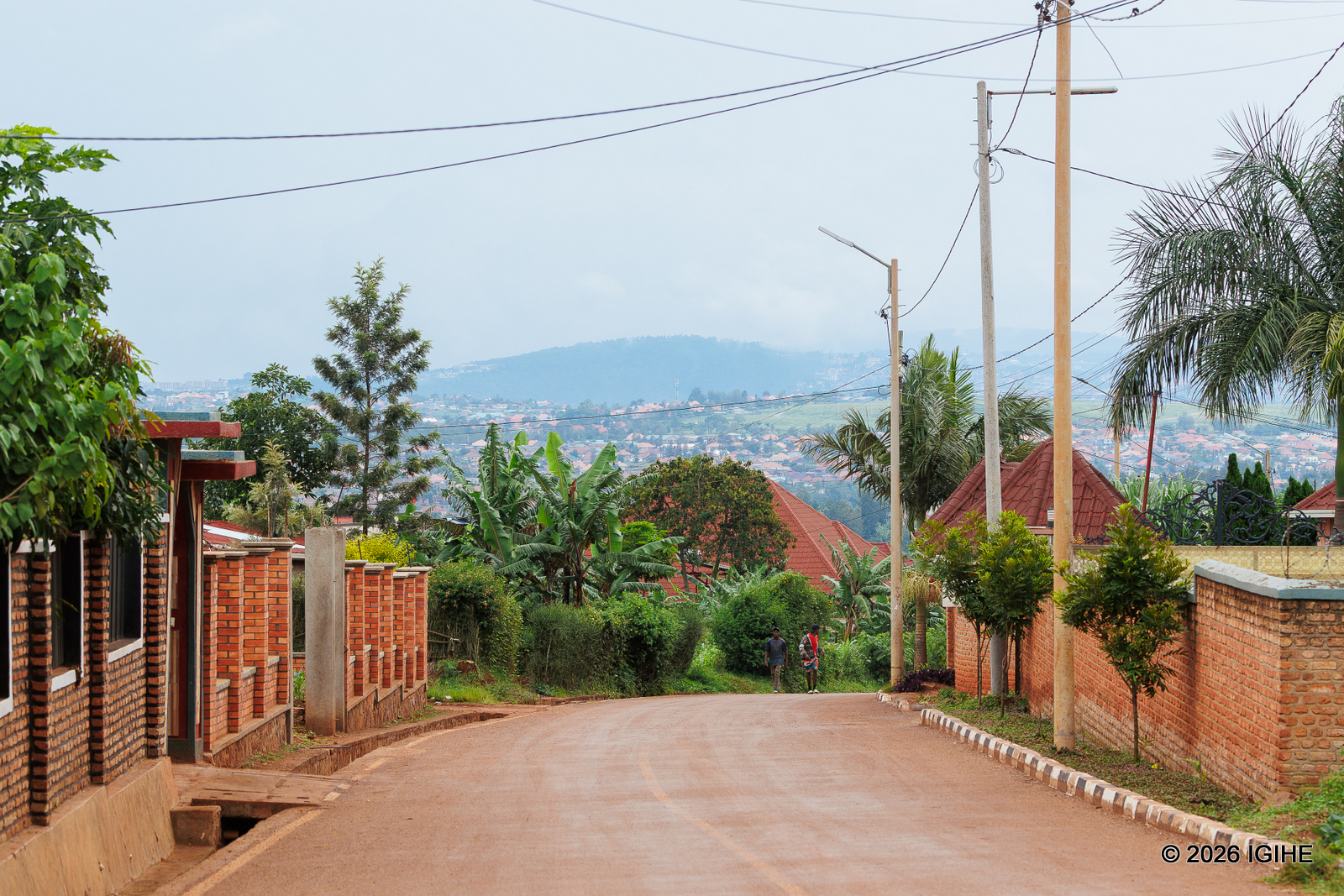 Uyu ni umwe mu mihanda abaturage b'i Gasogi biyubakiye baranawucanira