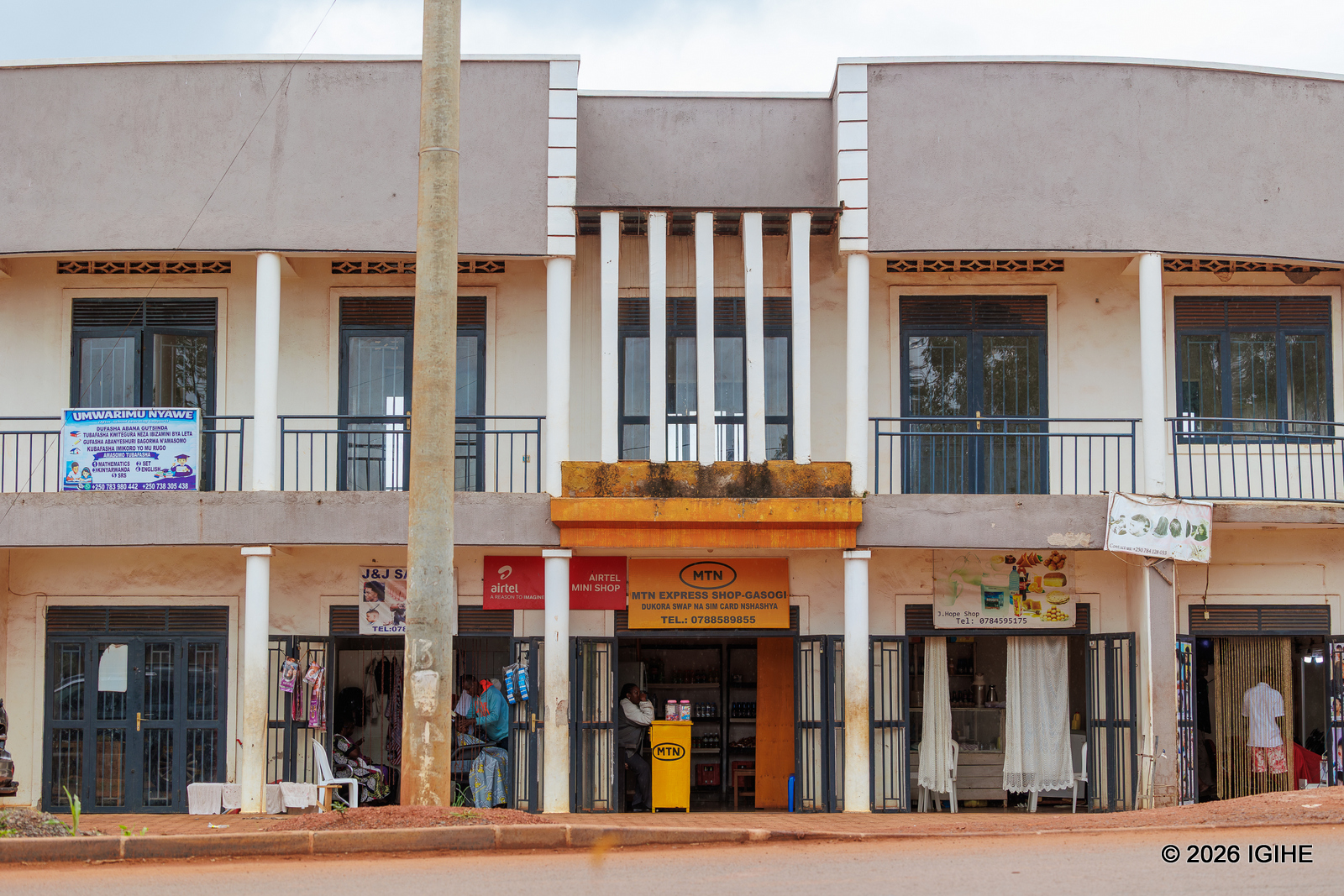 Aya ni amwe mu maduka akorerwamo ubucuruzi buciriritse i Gasogi