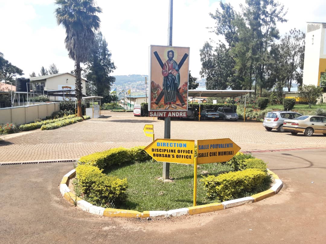 Mu Murenge wa Nyamirambo mu Kigo cy’Ishuri rya St André no muri Kiliziya yitiriwe Mutagatifu Karoli Lwanga hiciwe abatutsi benshi bari bahahungiye