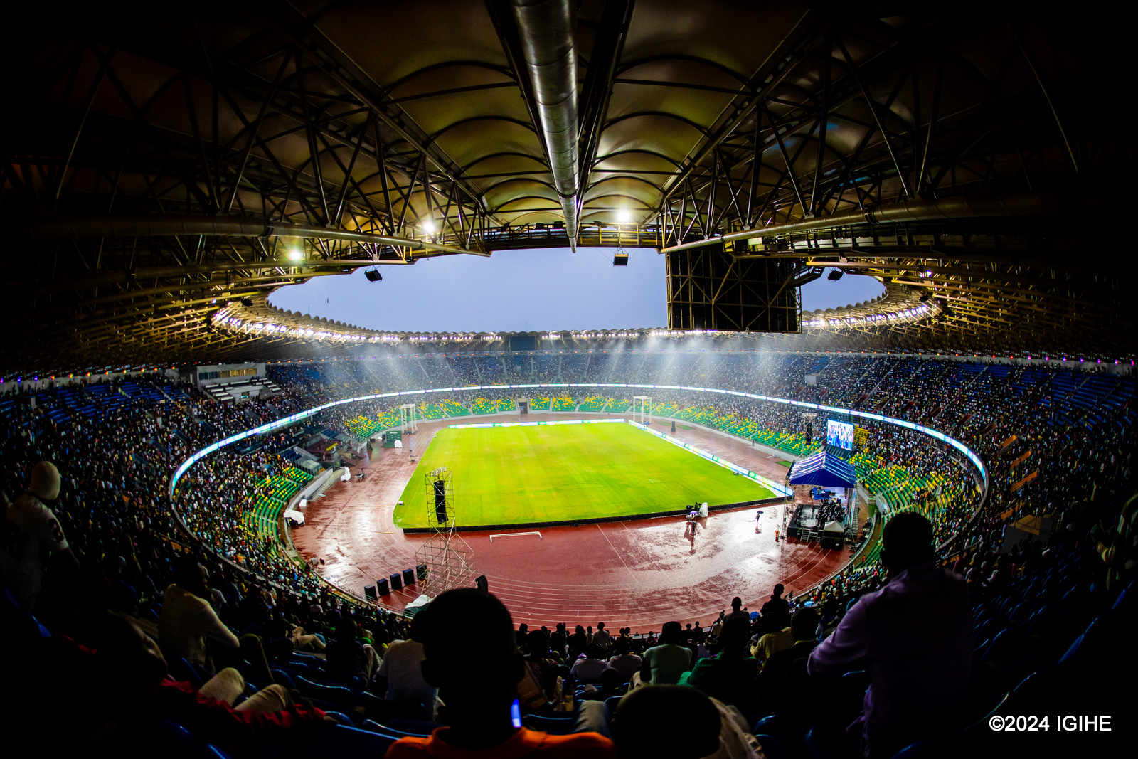 Imvura yaguye amasaha abiri arenga yatumye bamwe bimuka mu byicaro byabo muri Stade Amahoro