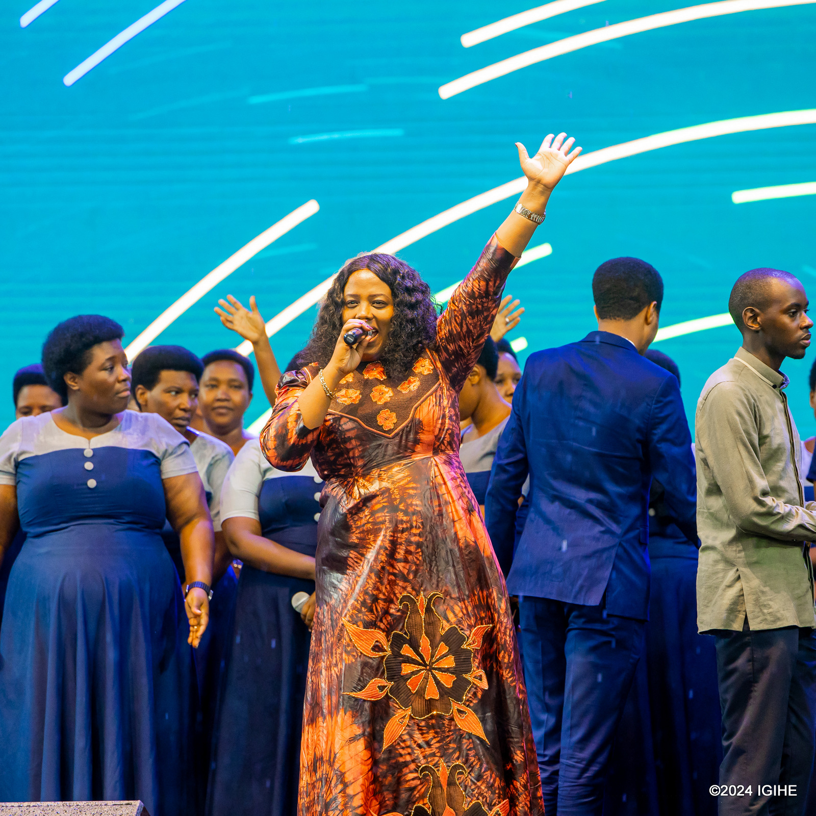 Pst. Julienne Kabanda ari mu bayoboye iki giterane cyo gushima Imana