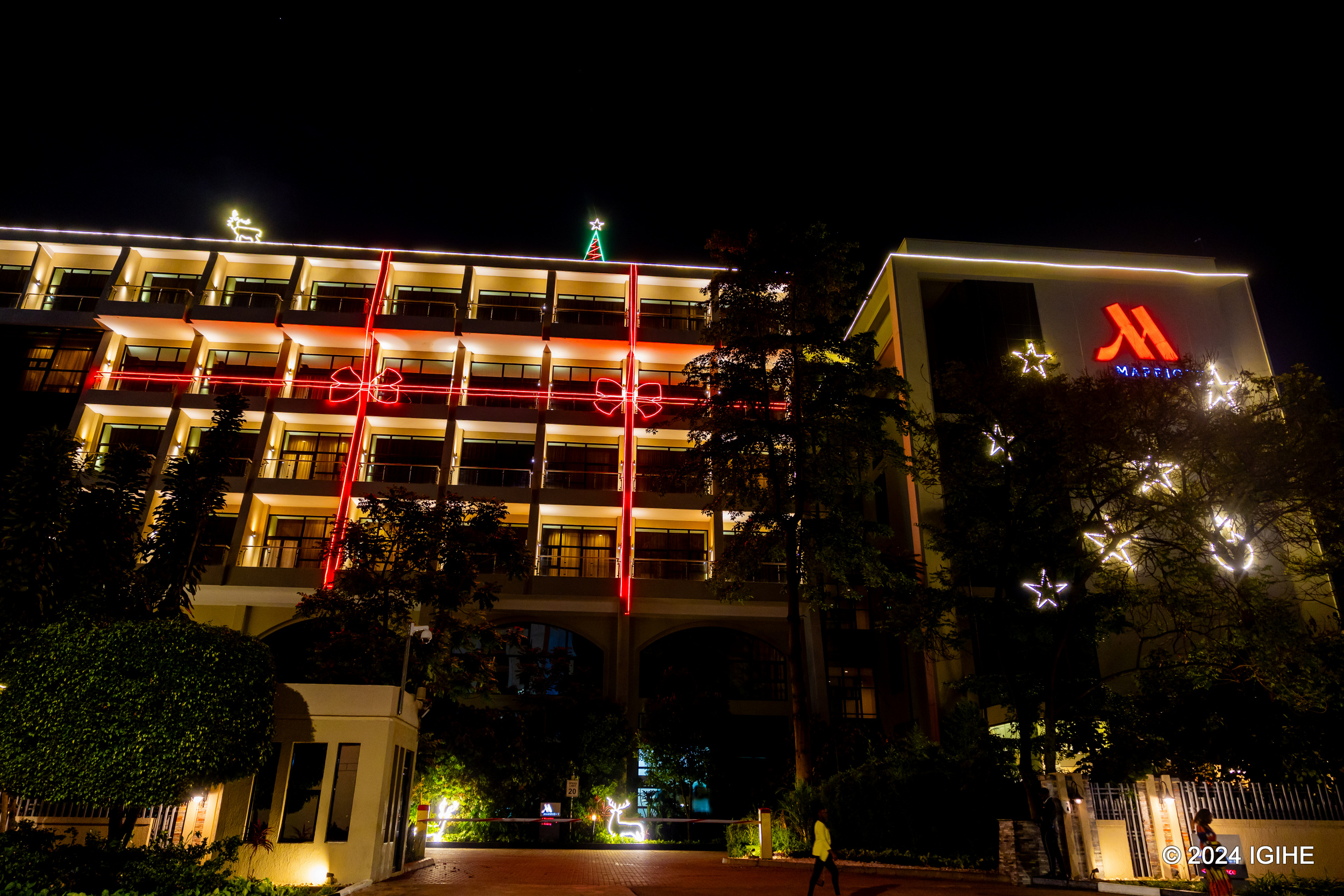 Marriott Hotel itakishije amabara y''umutuku asanzwe aboneka mu birango byayo