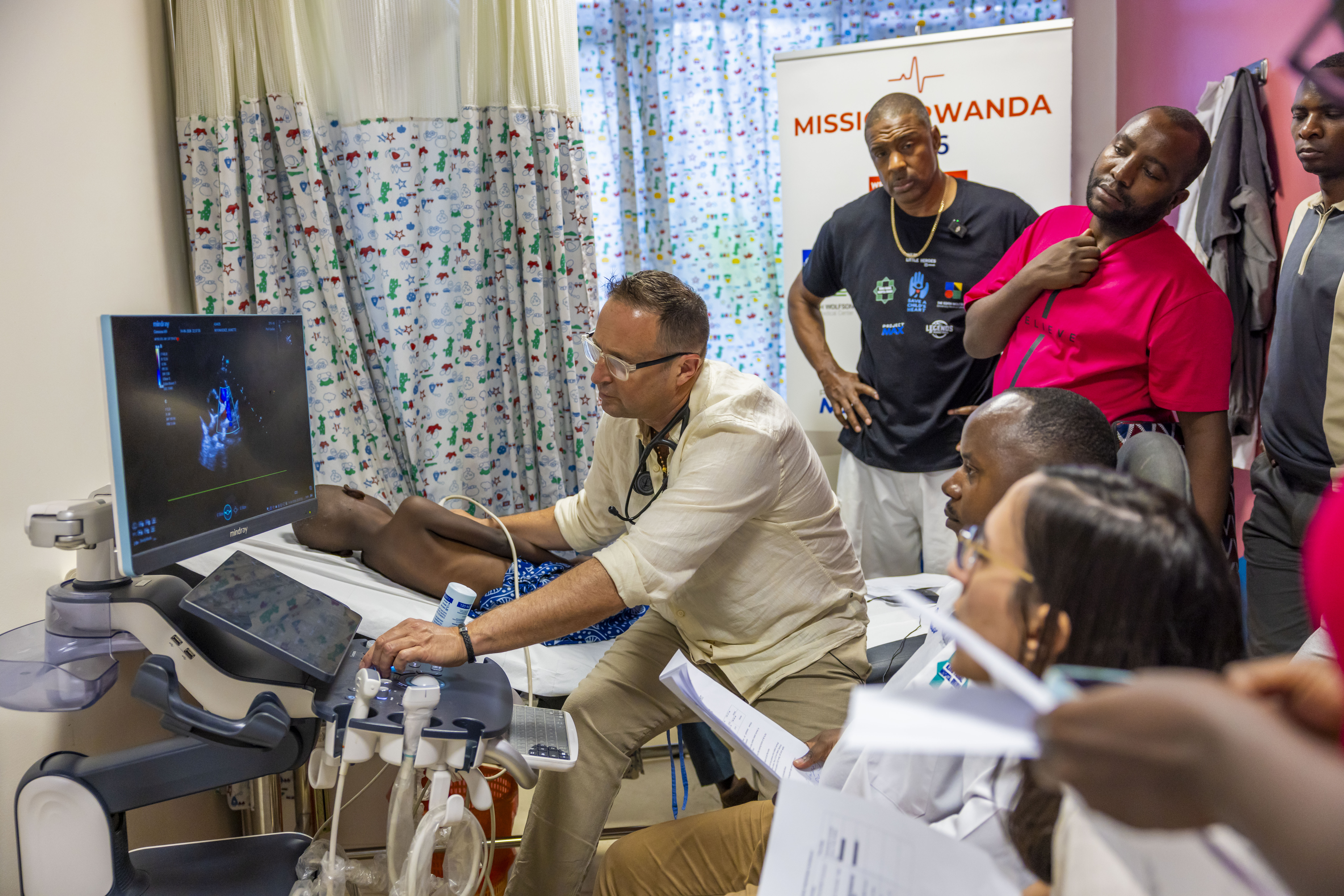 Abaganga bo muri Save a Child's Heart bakomeje gufasha Abanyarwanda kunguka ubumenyi bujyanye no kuvura umutima