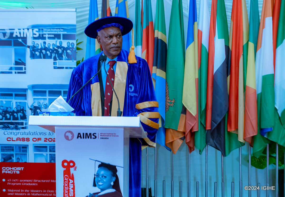 Prof Alexandre Lyambabaje wigeze kuba Umuyobozi Mukuru wa Kaminuza y’u Rwanda na we yahanuye abarangije muri AIMS Rwanda, abereka ko nibakoresha neza ubumenyi bahawe Afurika izakomeza kuba igihangange ku rwego mpuzamahanga