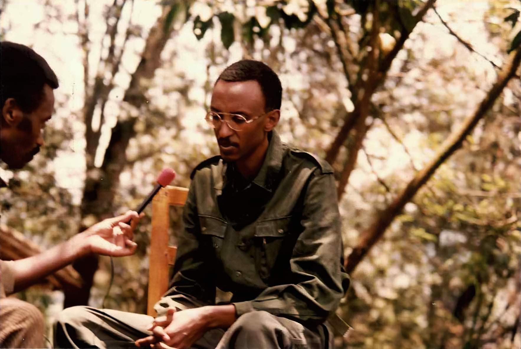 Gen Maj Paul Kagame yakundaga kuvugana n'itangazamakuru agaragaza ko icyo ingabo ze zishaka ari ukugira uburenganzira ku gihugu, ko zigamije kurengera abanyarwanda bamaze imyaka myinshi bameneshwa