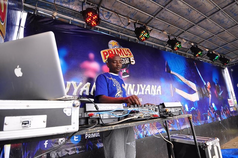 DJ Bissosso ni we uri gusunika imiziki