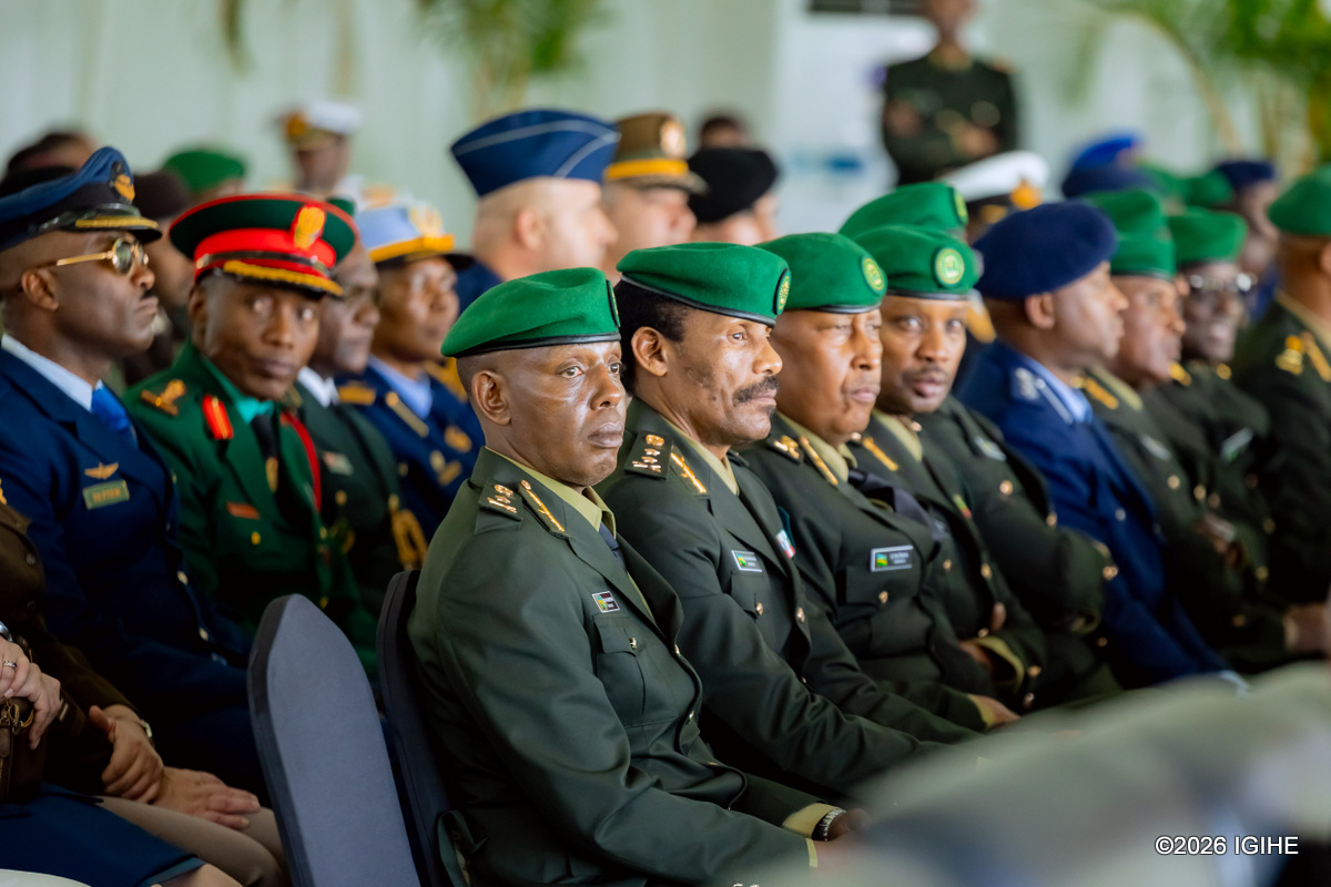 Abasirikare ba RDF bari muri ba ofisiye bakuru basoje amahugurwa bari bamazemo ibyumweru bitandatu