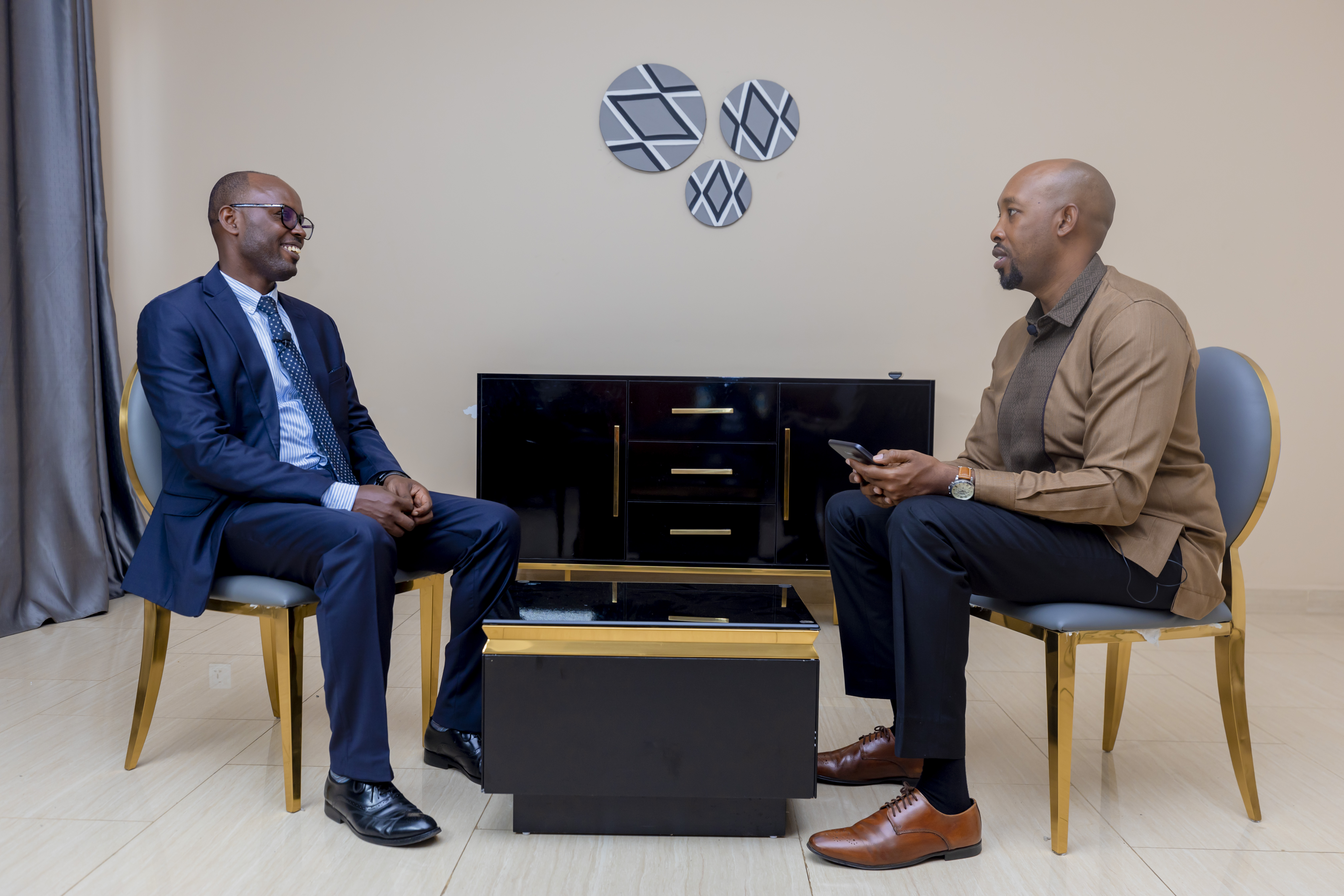 Dr. Kayihura Muganga Didas yavuze ko ikibazo cy'ireme ry'uburezi kitareberwa kuri Kaminuza, ahubwo ko biba byarapfiriye hasi