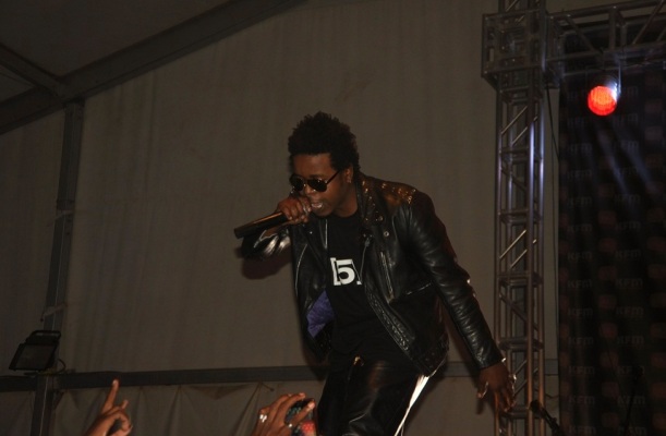 Umuraperi Jay Polly niwe waririmbye asoza iki gitaramo