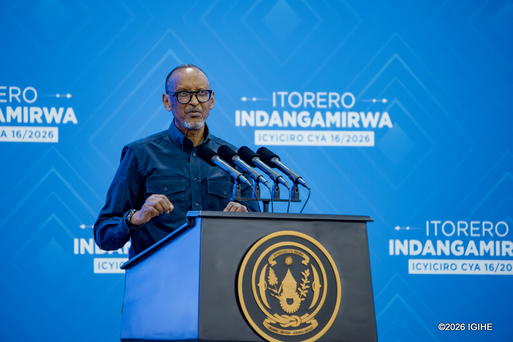 Perezida Kagame yasabye urubyiruko kwiyitaho uko bikwiriye