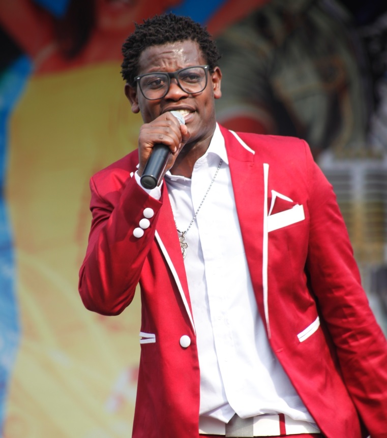 Bruce Melody arihakana umukobwa yabyaye