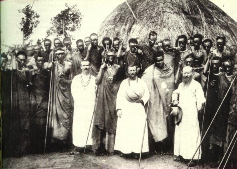 Abihayimana bageze mu Rwanda basanga Abanyarwanda bazi Imana y'i Rwanda, bayiyambaza muri buri gikorwa bagiye gukora