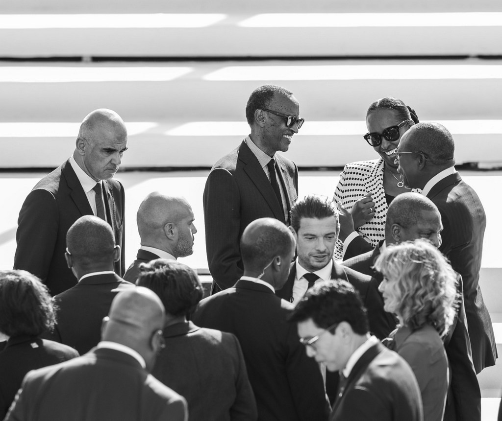 Perezida Kagame na Madamu Jeannette Kagame baganira na Patrice Talon wa Benin