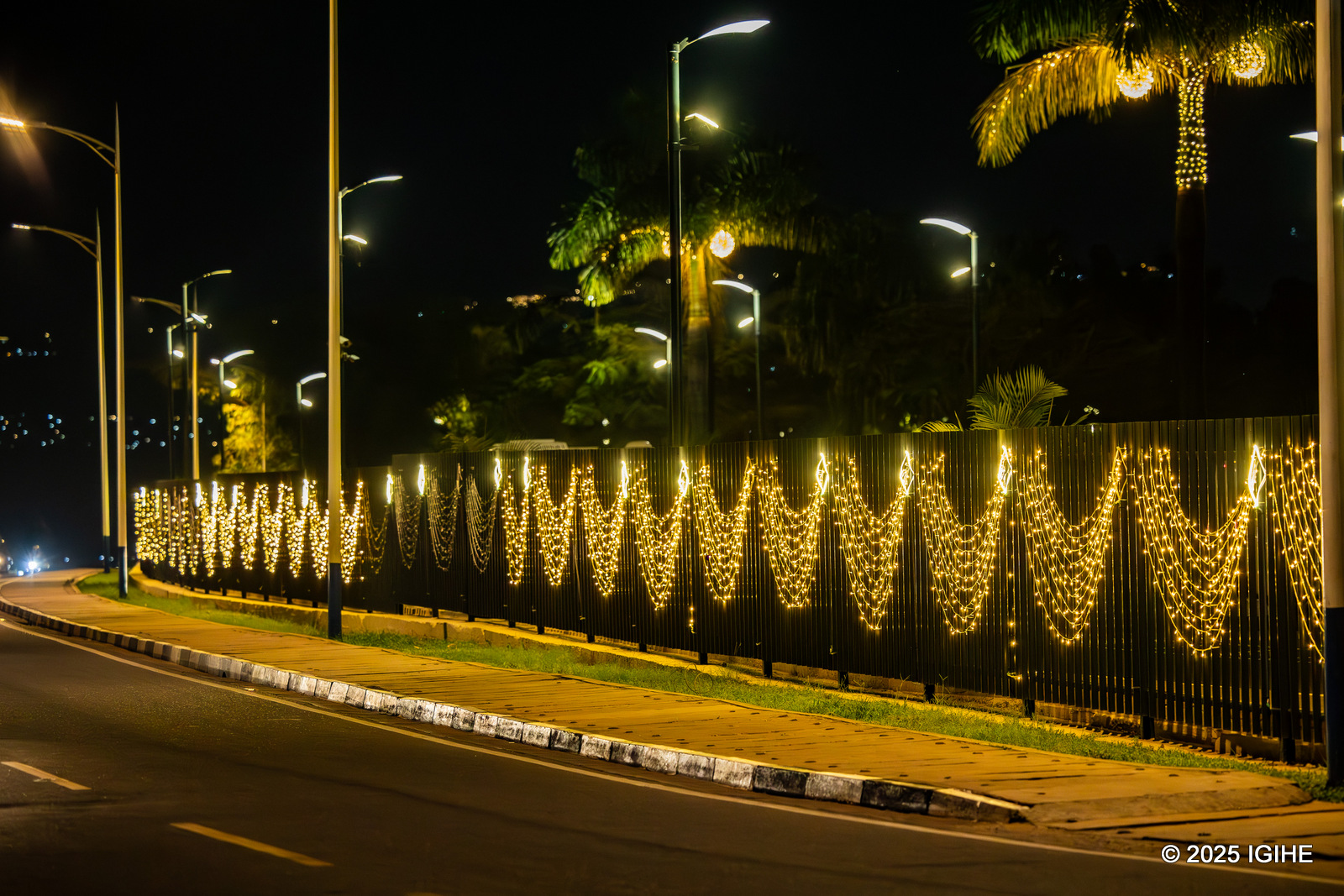 Mu ntangiriro za Ukuboza aba mbere bari batangiye ibikorwa byo kurimbisha Kigali