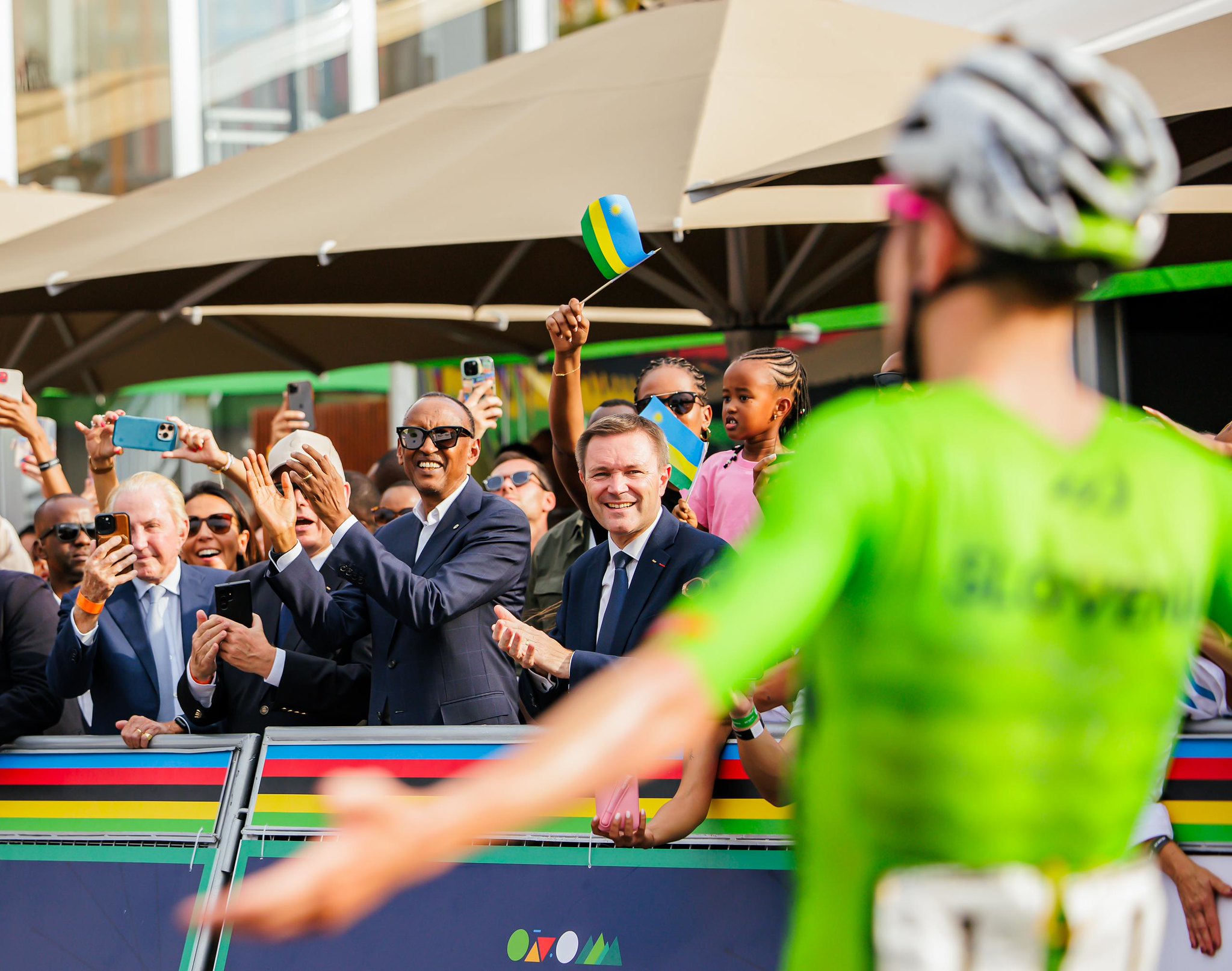 Shampiyona y'Isi y'Amagare yabereye mu Rwanda biba ubwa mbere ibereye muri Afurika, imbere ya Perezida Paul Kagame na Perezida wa UCI, David Lappartient, Umunya-Slovenia Tadej Pogačar abereka ubuhanga bwe arayegukana