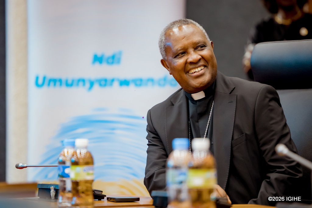 Antoine Cardinal Kambanda yitabiriye ikiganiro nyunguranabitekerezo ku mateka y'u Rwanda cyateguwe na Unity Club Intwararumuri