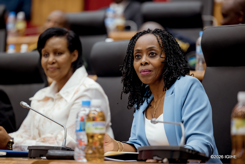 Minisitiri w'Abakozi ba Leta n'Umurimo Amb. Christine Nkulikiyinka na Perezida wa Komisiyo y'Igihugu y'Amatora, Odda Gasinzigwa