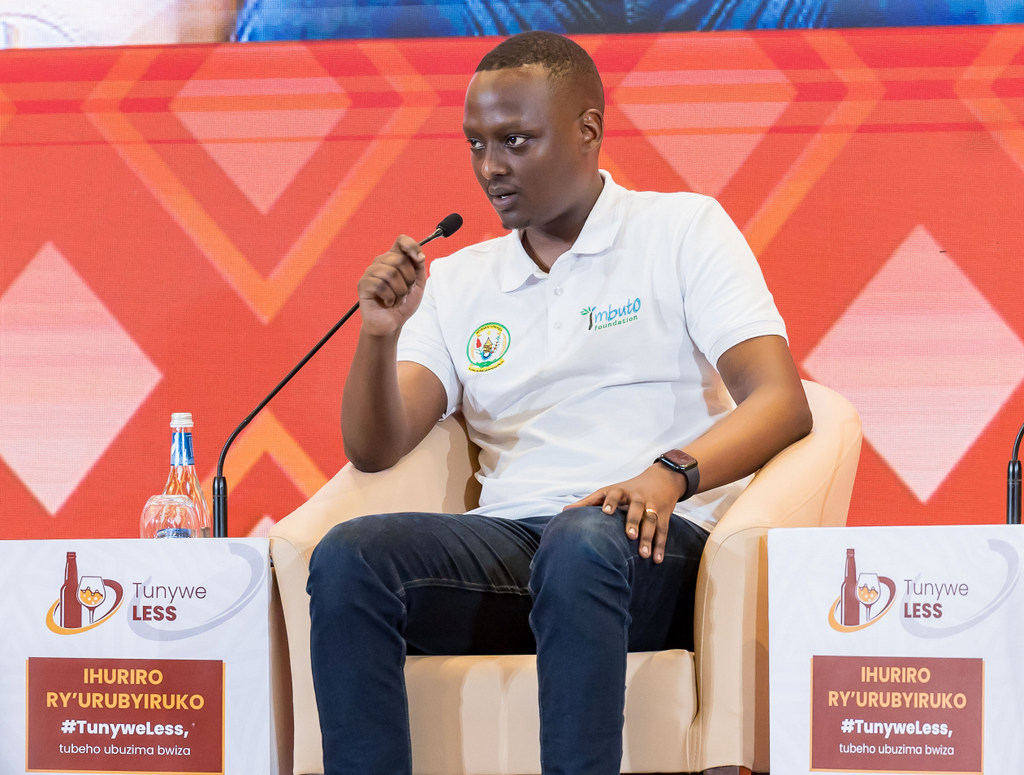 Umunyamabanga wa Leta muri Minisiteri y’Ubuzima, Dr Yvan Butera, yagaragaje ko inzoga ari mbi kuko yonono buhoro buhoro ibice byose by'umubiri w'umuntu