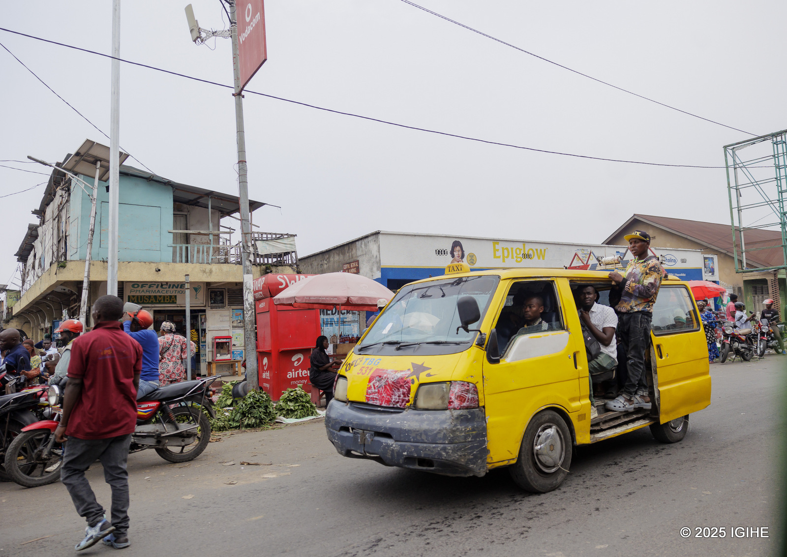 Imodoka za Twegerane 'Hiace' zifashishwa mu bwikorezi bw'abantu n'ibintu. Umubare w'abazigendamo ushobora kurenga uwagenwe
