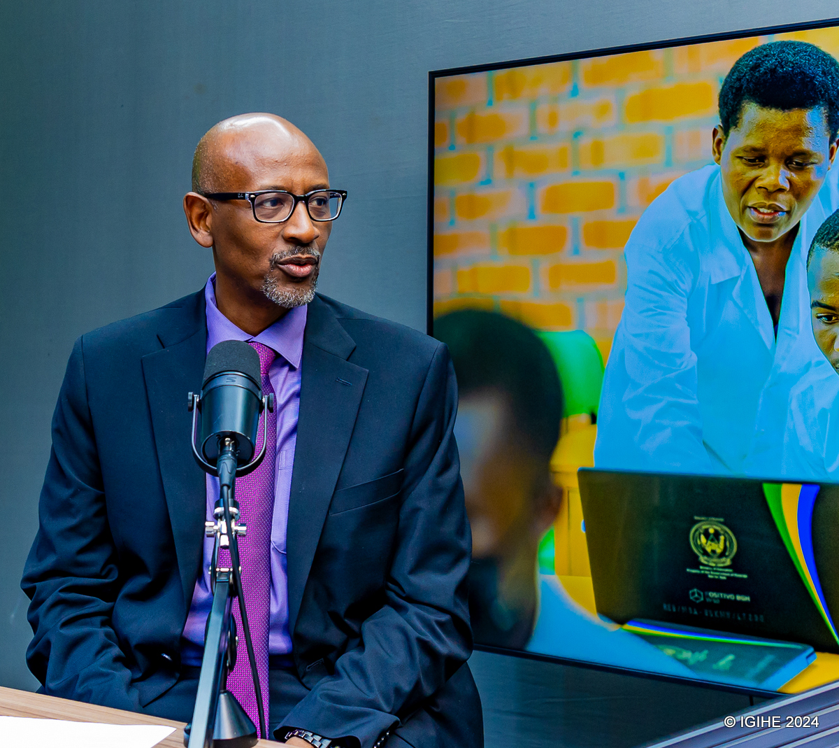 Minisitiri Nsengimana yavuze ko sitati nshya igenga abakozi bo mu burezi bw'ibanze, izatuma imikorere inoga