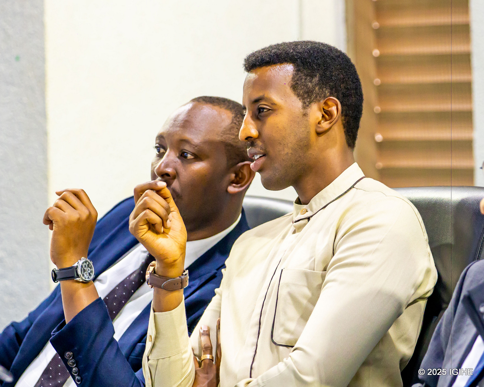 Umunyamabanga wa Leta muri Ministeri ya Siporo, Rwego Ngarambe, aganira na Perezida wa FERWAKA, Niyongabo Damien