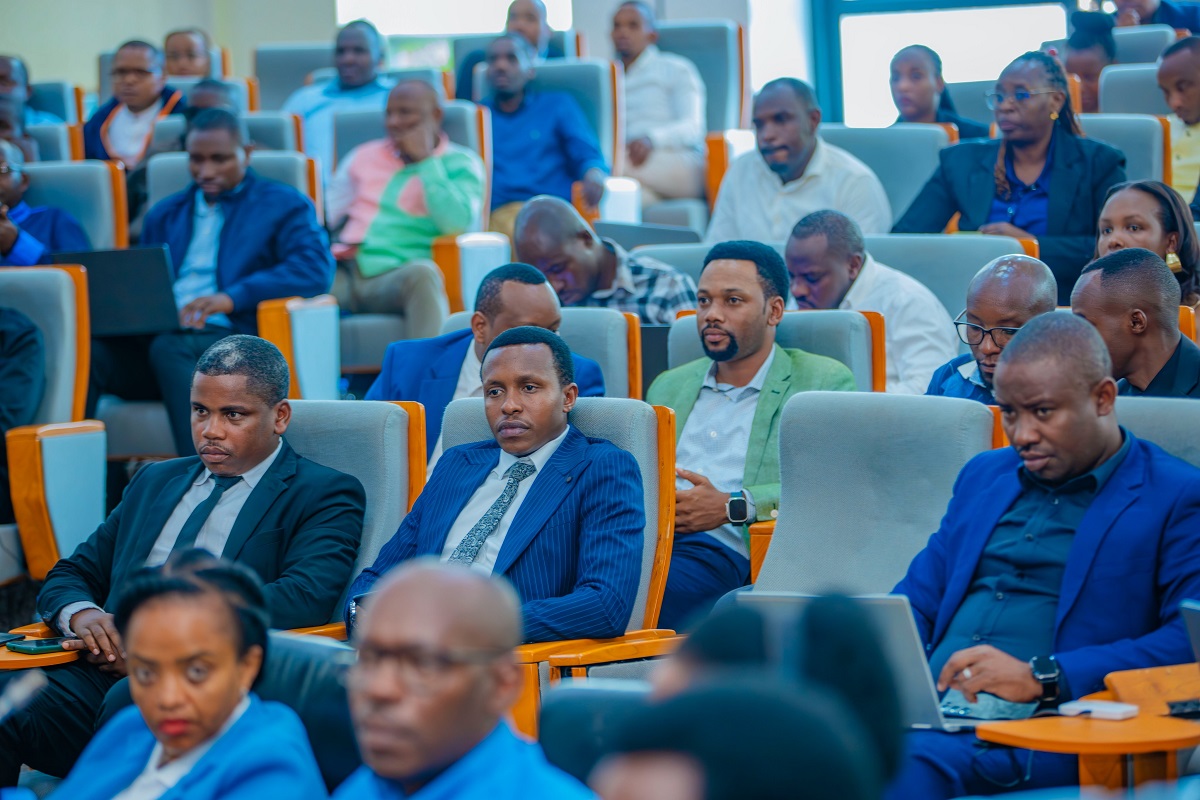 Abahesha b'inkoko batari ab'umwuga 50 bamaze iminsi itatu bahabwa amahugurwa