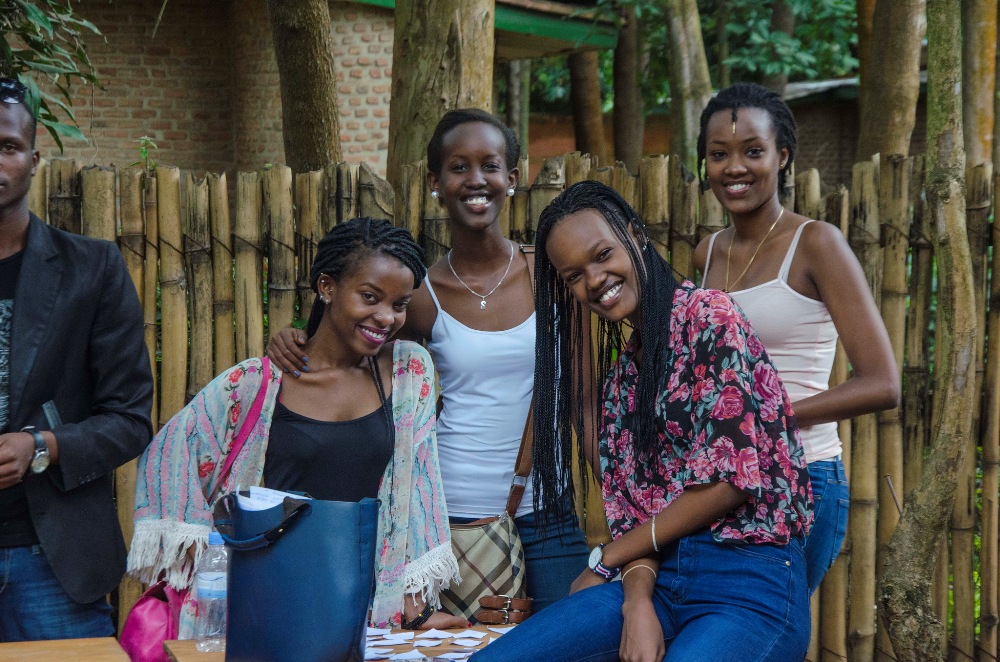 Abakiri bato bari baje kwihera ijisho uko abanyamideli biyerekana