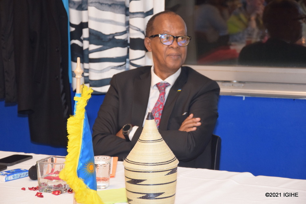 Ambasaderi Sebashongore akurikiranye ibiganiro