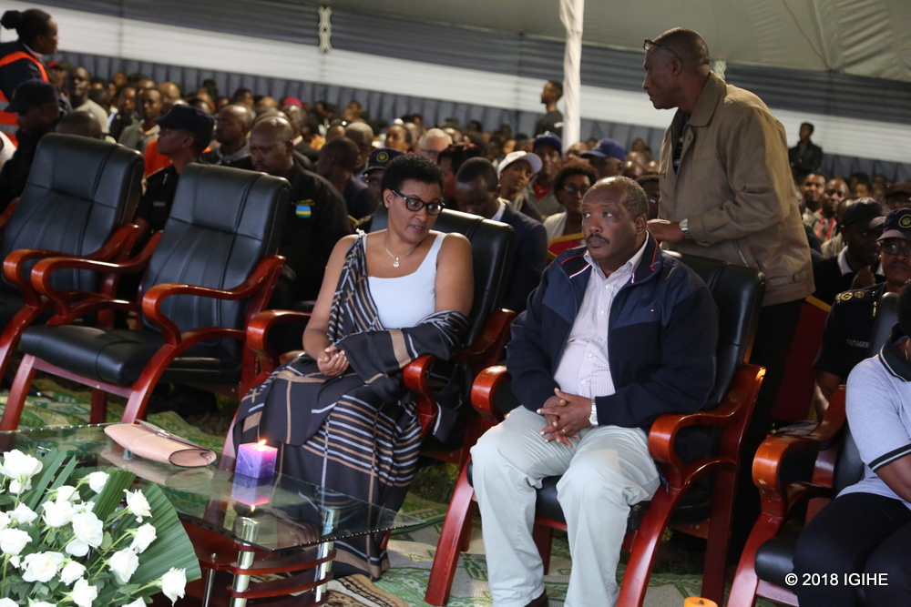 Perezida w'Inteko Ishinga Amategeko y'u Rwanda, Umutwe w'Abadepite, Mukabalisa Donatille na Perezida wa Ibuka, Prof. Jean Pierre Dusingizemungu mu muhango wo kwibuka