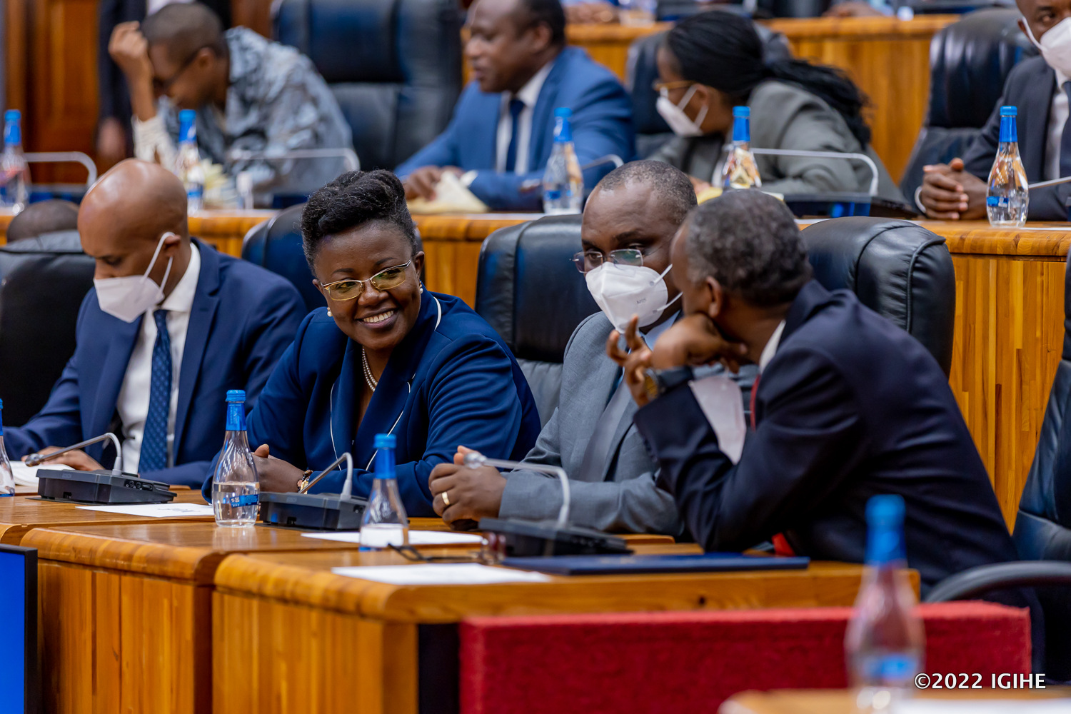 Minisitiri Rwigamba aganira na Minisitiri w'Ibidukikije, Dr Mujawamariya Jeanne d'Arc