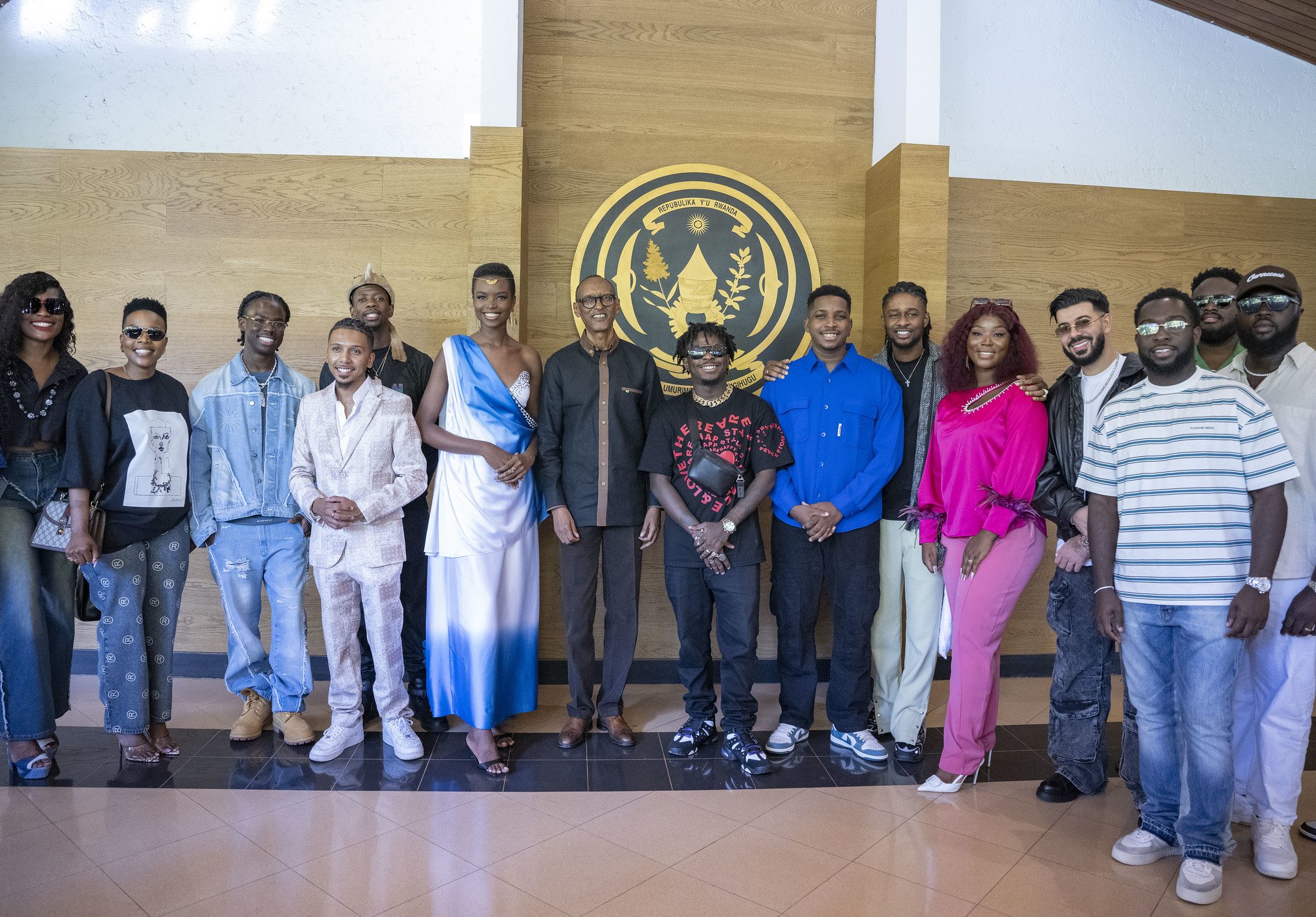Perezida Kagame ntahwema kugaragaza ko u Rwanda rushyigikiye urwego rw'ubuhanzi. Aha yari yahuye n'abatsindiye ibihembo muri Trace Awards ndetse n'abaririmbyemo