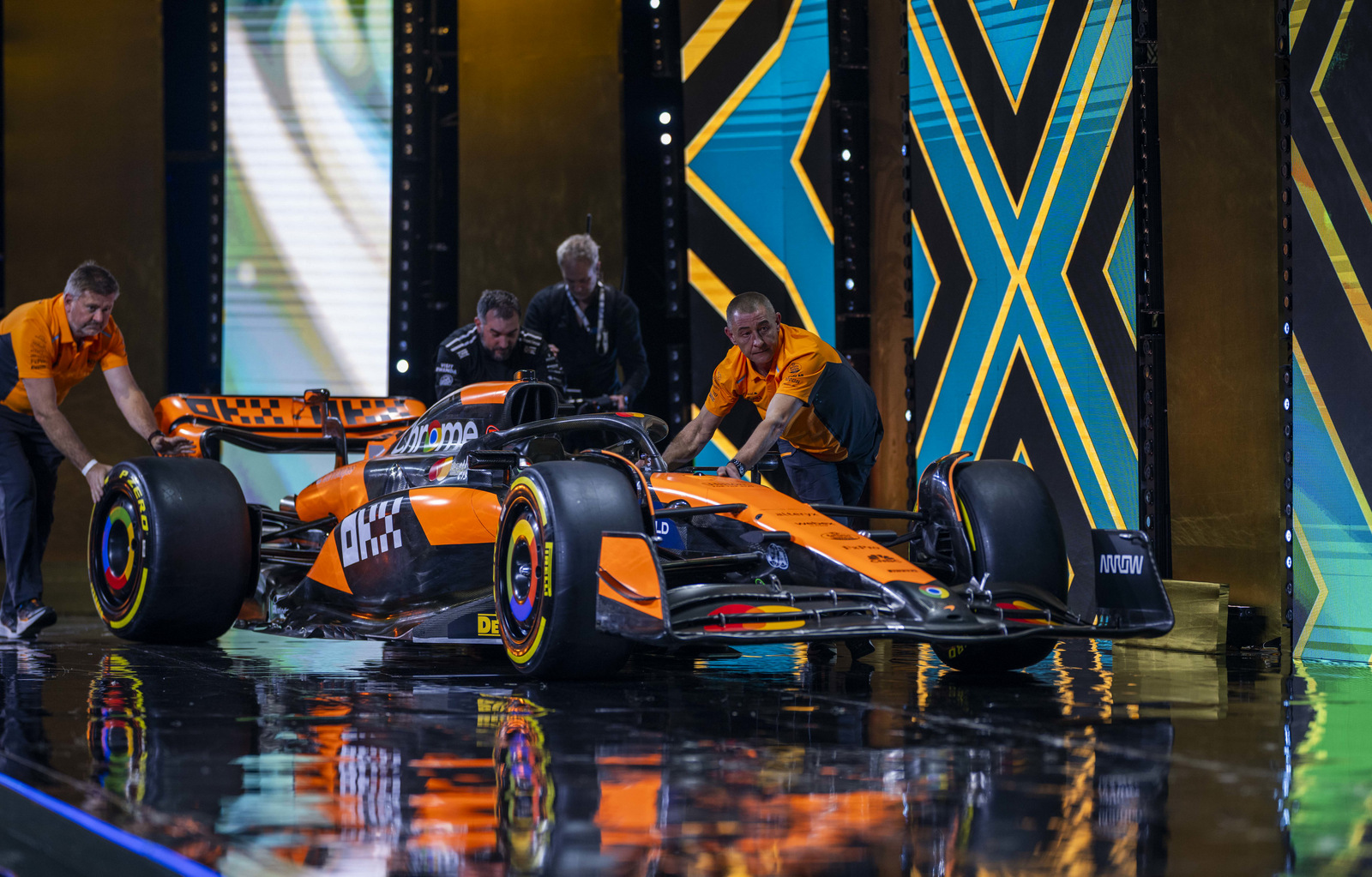 Imodoka ya McLaren "MCL38", yakinishijwe na Lando Norris uyu mwaka, yazanywe ahatangiwe ibihembo muri BK Arena