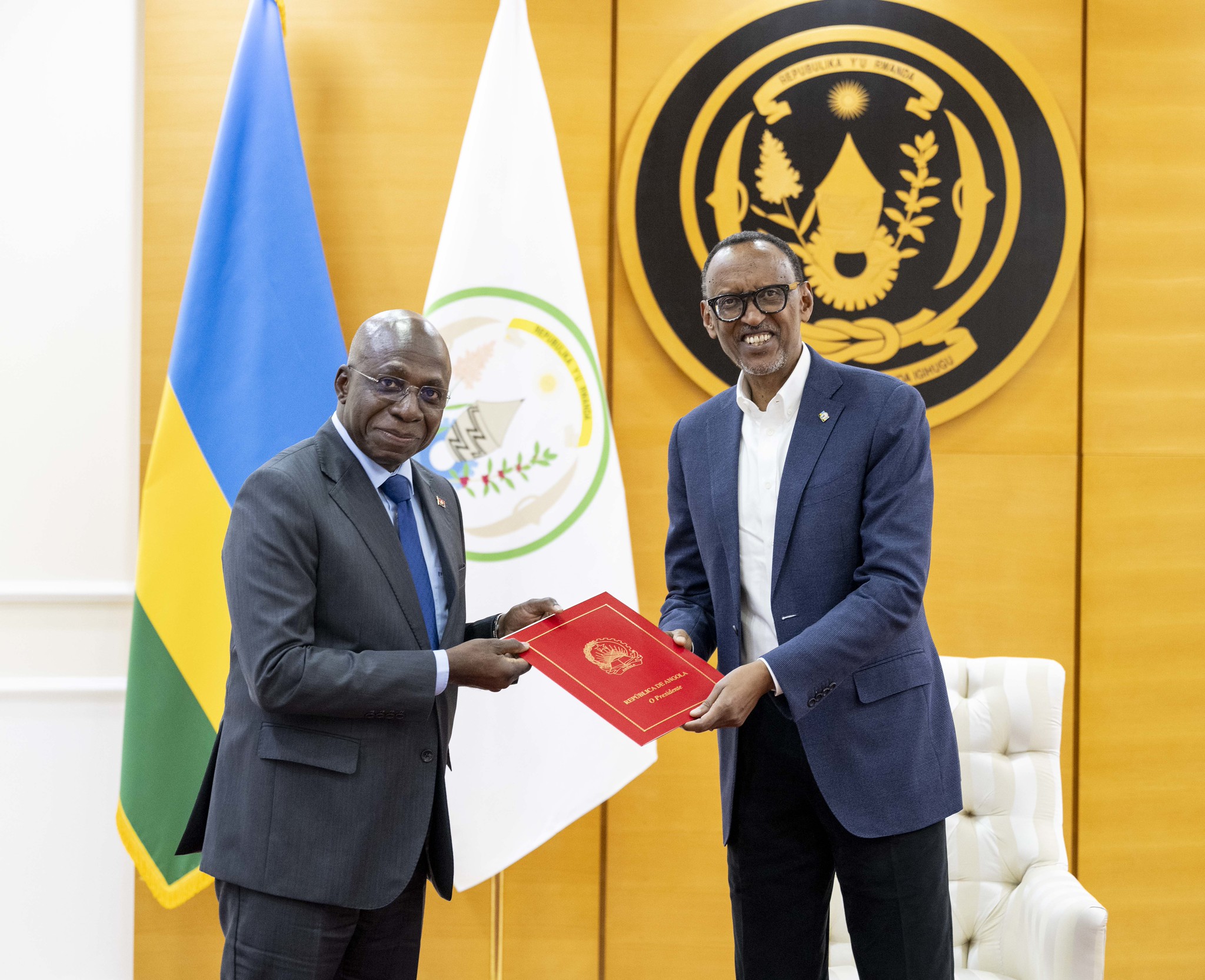 Perezida Kagame yakira Minisitiri w’Ububanyi n’Amahanga wa Angola, Tete Antonio, ku wa 18 Ukuboza 2024