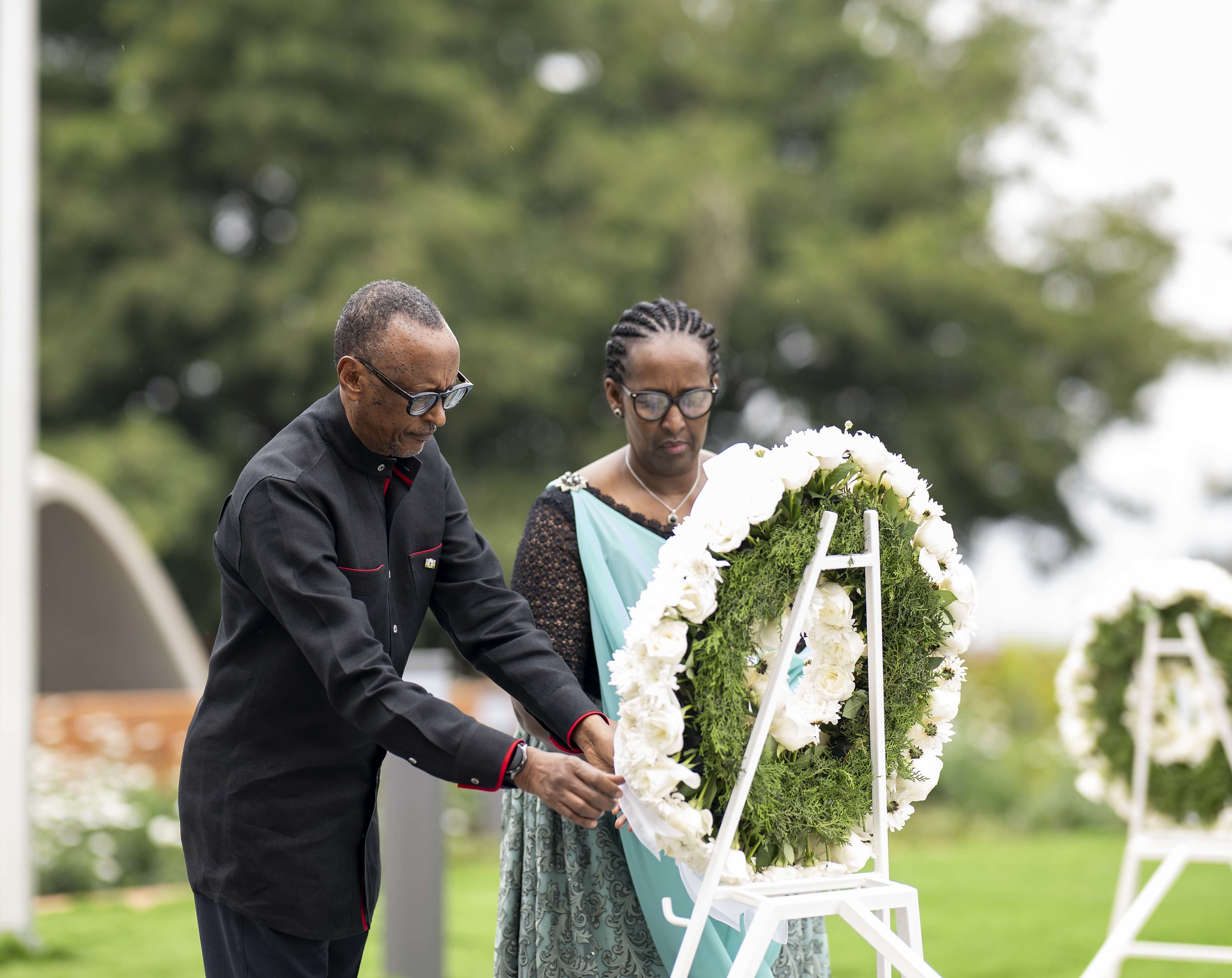 Ku wa 1 Gashyantare, Perezida Kagame na Madamu Jeannette Kagame bashyize indabo ku gicumbi cy’intwari mu kwizihiza umunsi w’intwari