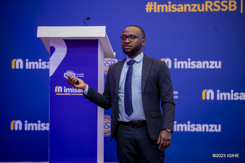 Kagame Fraterne asobanura imikorere y'urubuga "Imisanzu"