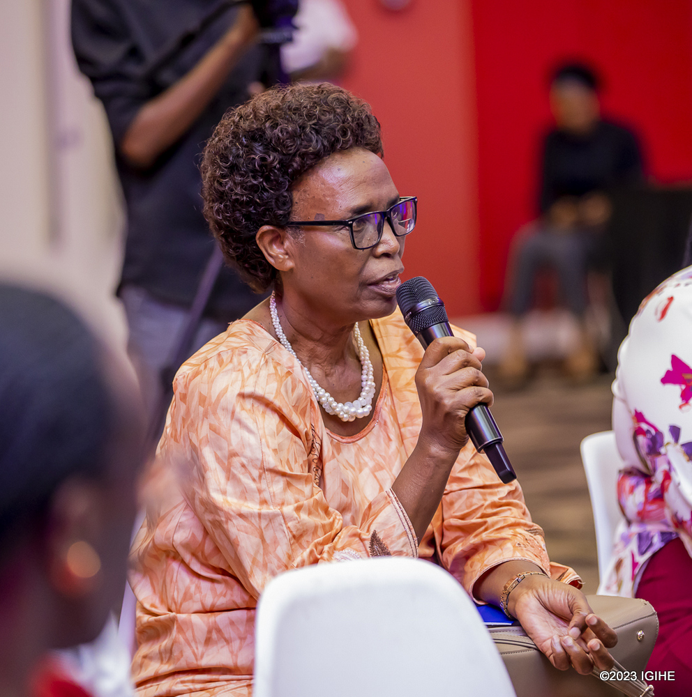 Uwimana Dorothée wo mu ihuriro ry'abari muri pansiyo atanga ibitekerezo