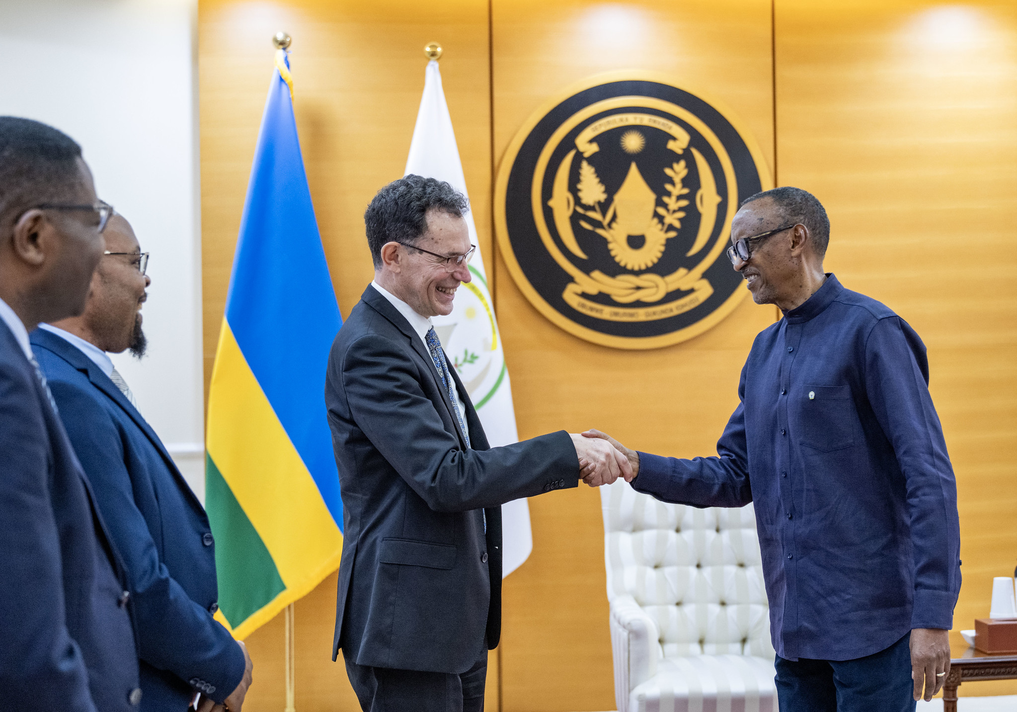 Perezida Kagame ku wa 21 Werurwe yahuye n’abayobozi ba AIMS bayobowe n’uwayishinze ari nawe Chairman w’inama y’ubutegetsi yayo, Professor Neil Turok