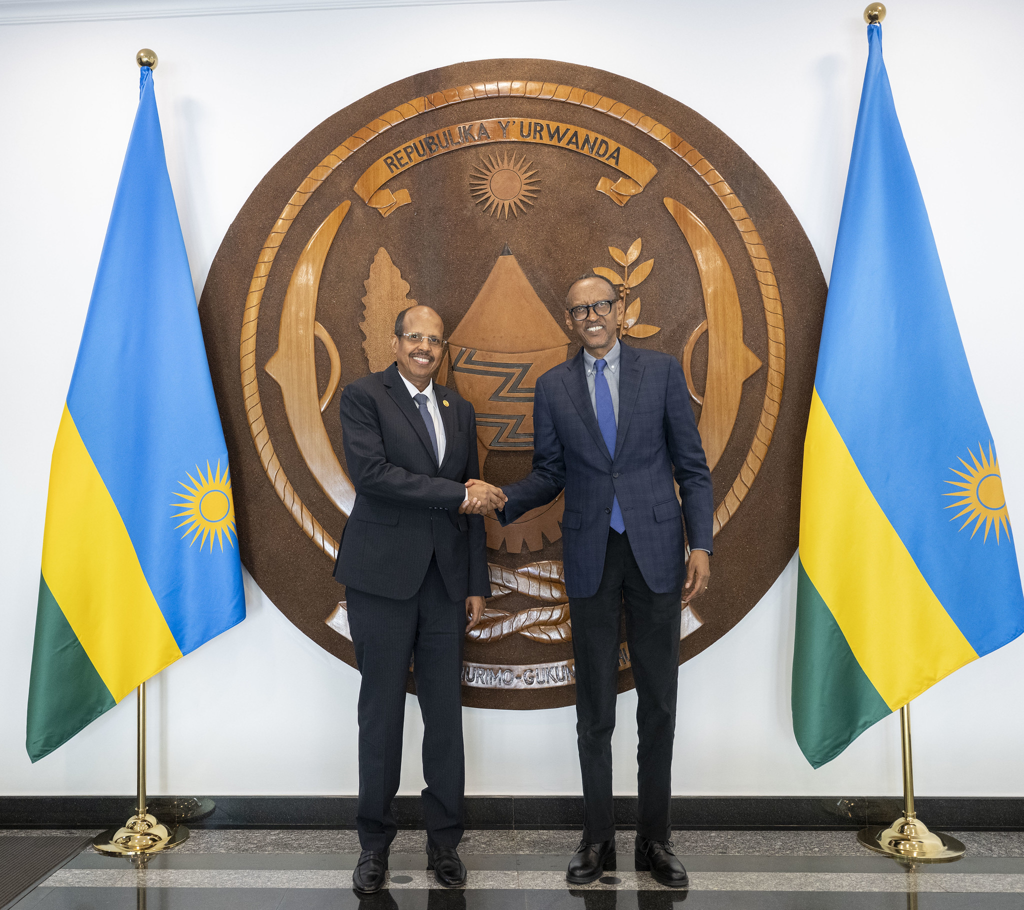 Perezida Kagame ku wa 4 Mata yagiranye ibiganiro n’Umuyobozi wa Komisiyo ya Afurika yunze Ubumwe, Mahmoud Ali Youssouf