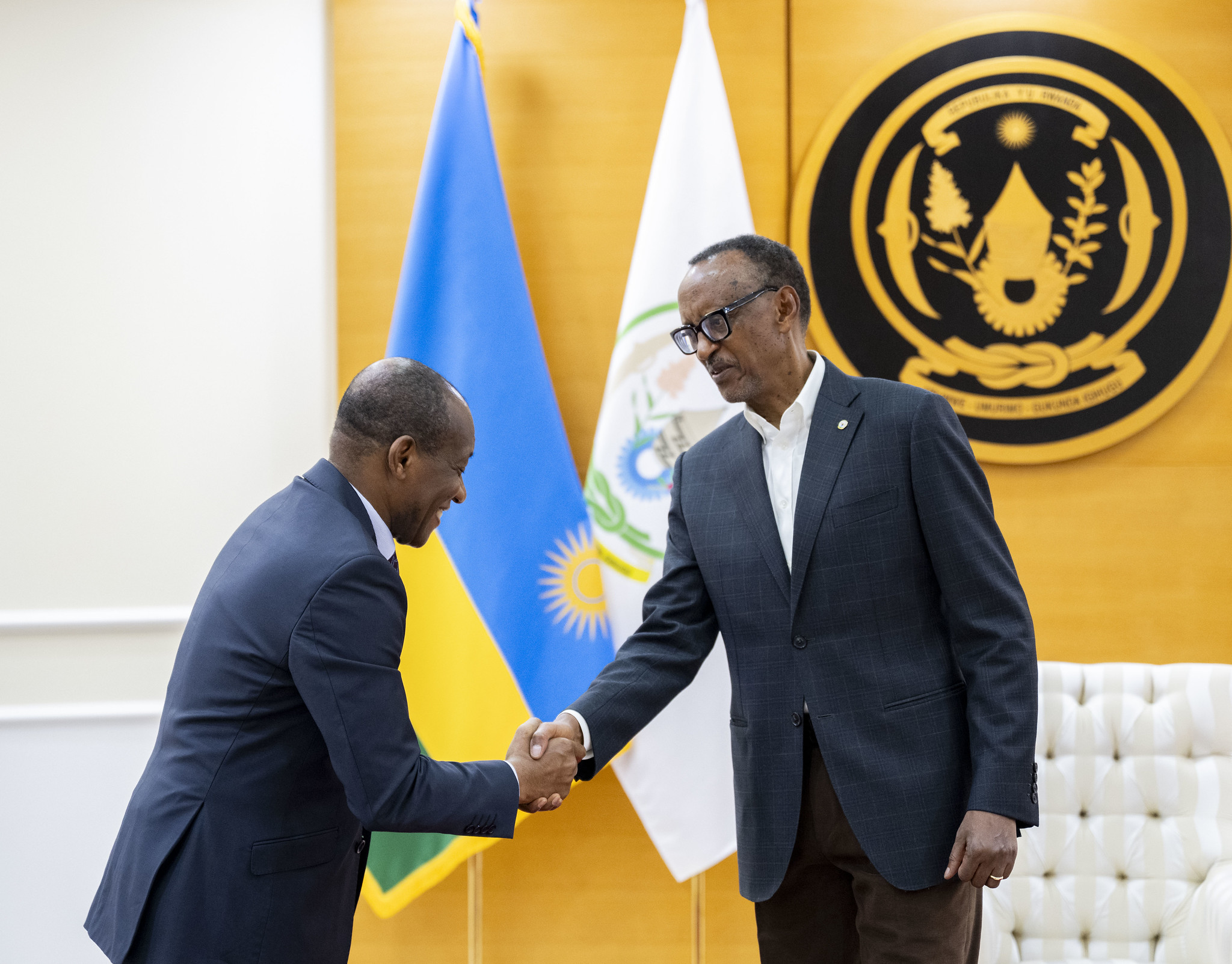 Perezida Kagame ku wa 3 Nzeri yakiriye Umuyobozi Mukuru w’Urwego rushinzwe umutekano wo mu kirere muri Afurika no muri Madagascar (ASECNA), Prosper Zo’o Minto’o