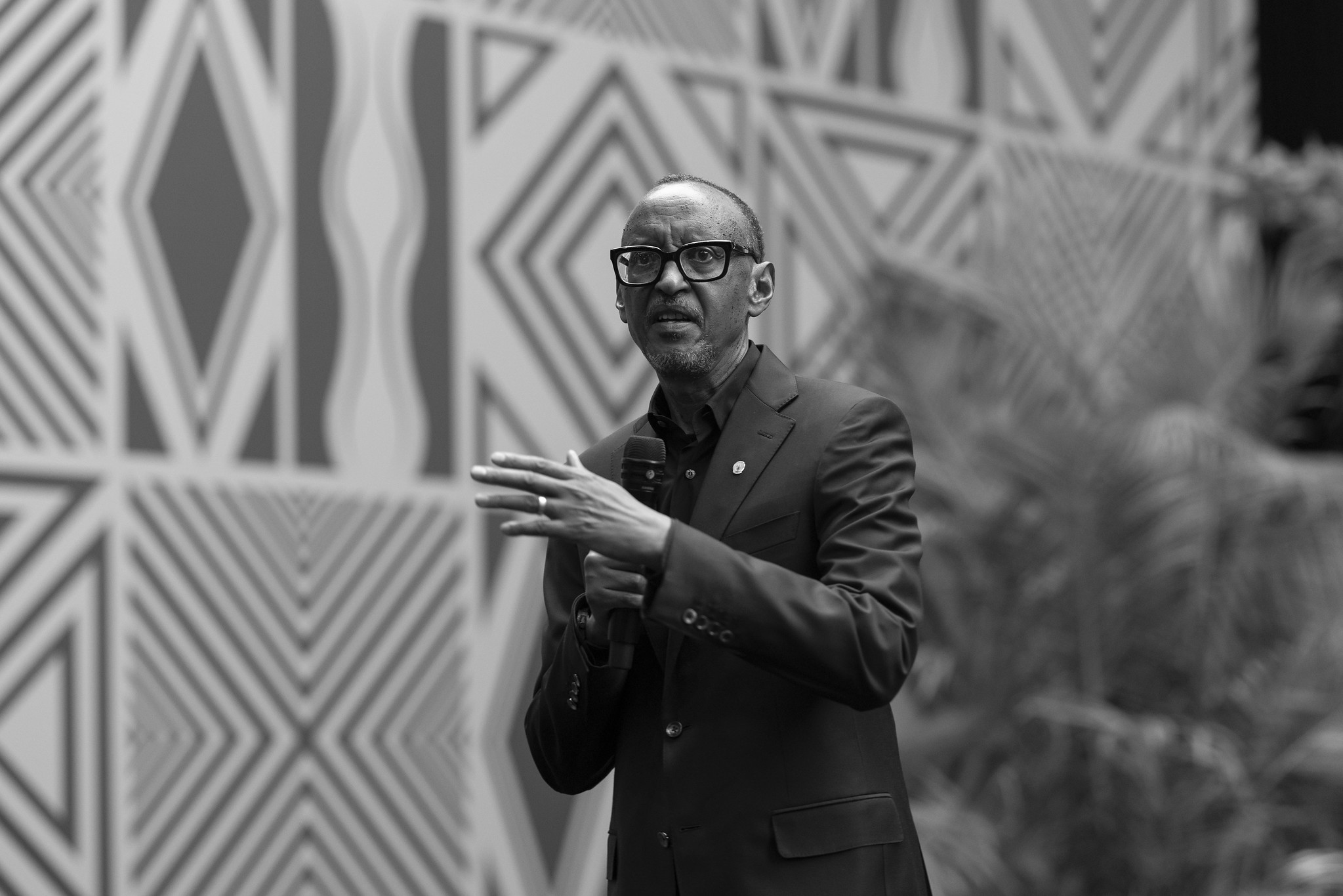 Perezida Kagame yabwiye Abanyarwanda ko bakwiye kwidagadura bakimarayo ariko bakagira ibyo bitondera birimo kunywa inzoga nyinshi hanyuma bagattwara ibinyabiziga