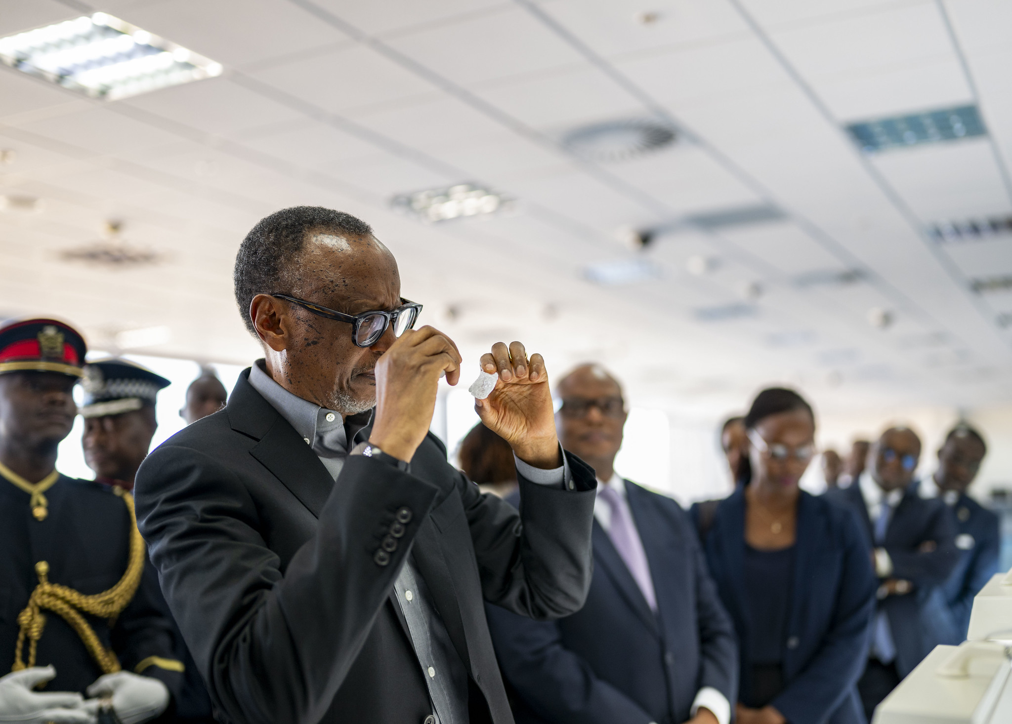 Perezida Kagame yasuye ikigo cyo muri Botswana gishinzwe ubucuruzi bwa Diamant