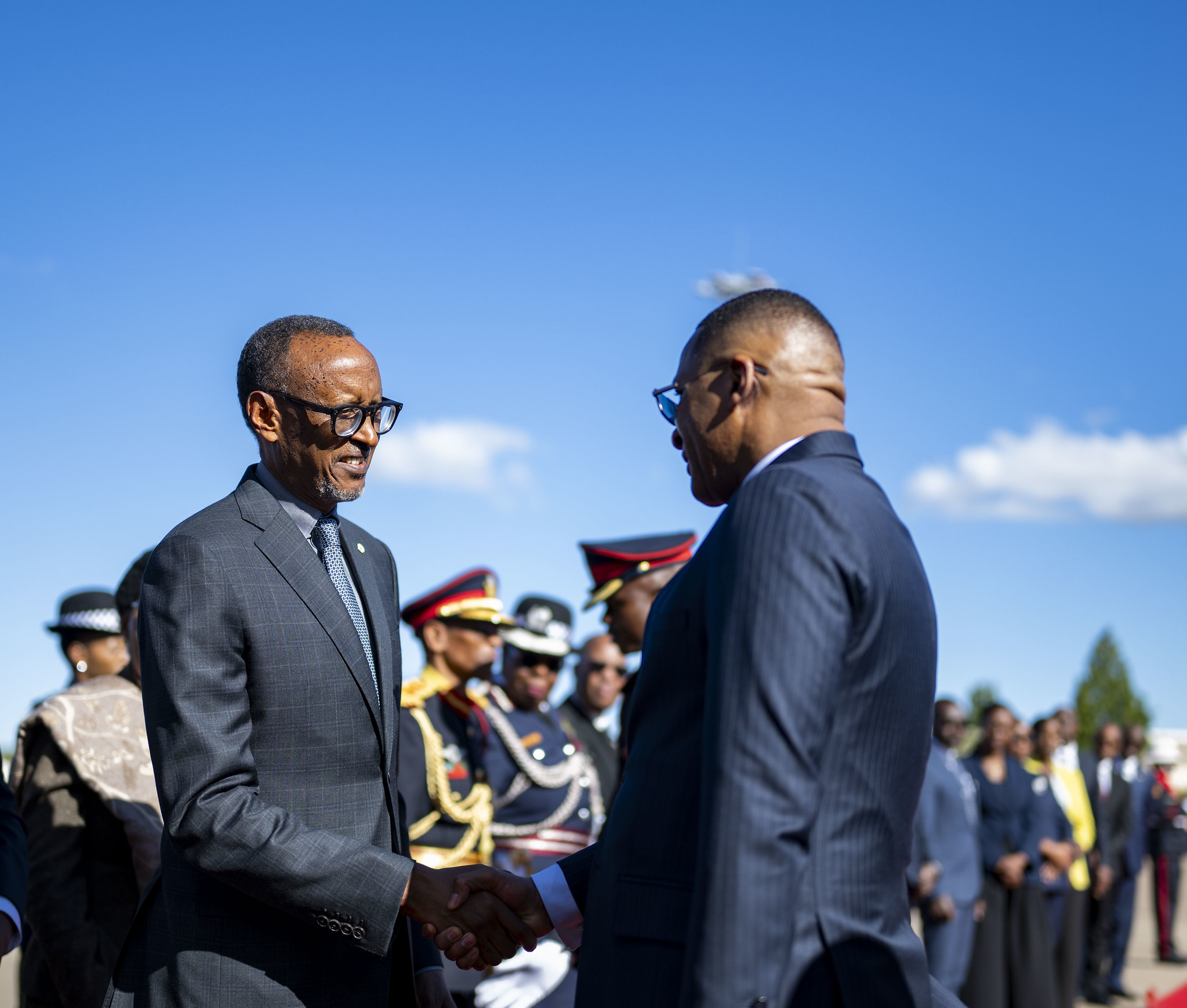 Ubwo Perezida Kagame yasozaga uruzinduko rwe rw'akazi, yaherekejwe ku kibuga cy'indege na mugenzi we wa Botswana, Duma Boko