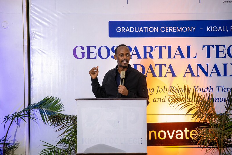 Umuyobozi Mukuru wa ICT Chamber, Alex Ntale yagaragaje ko ikoranabuhanga mu bijyanye no gukoresha amakarita ari rumwe mu nzego ziri gukura ndetse zikeneye kwitabwaho