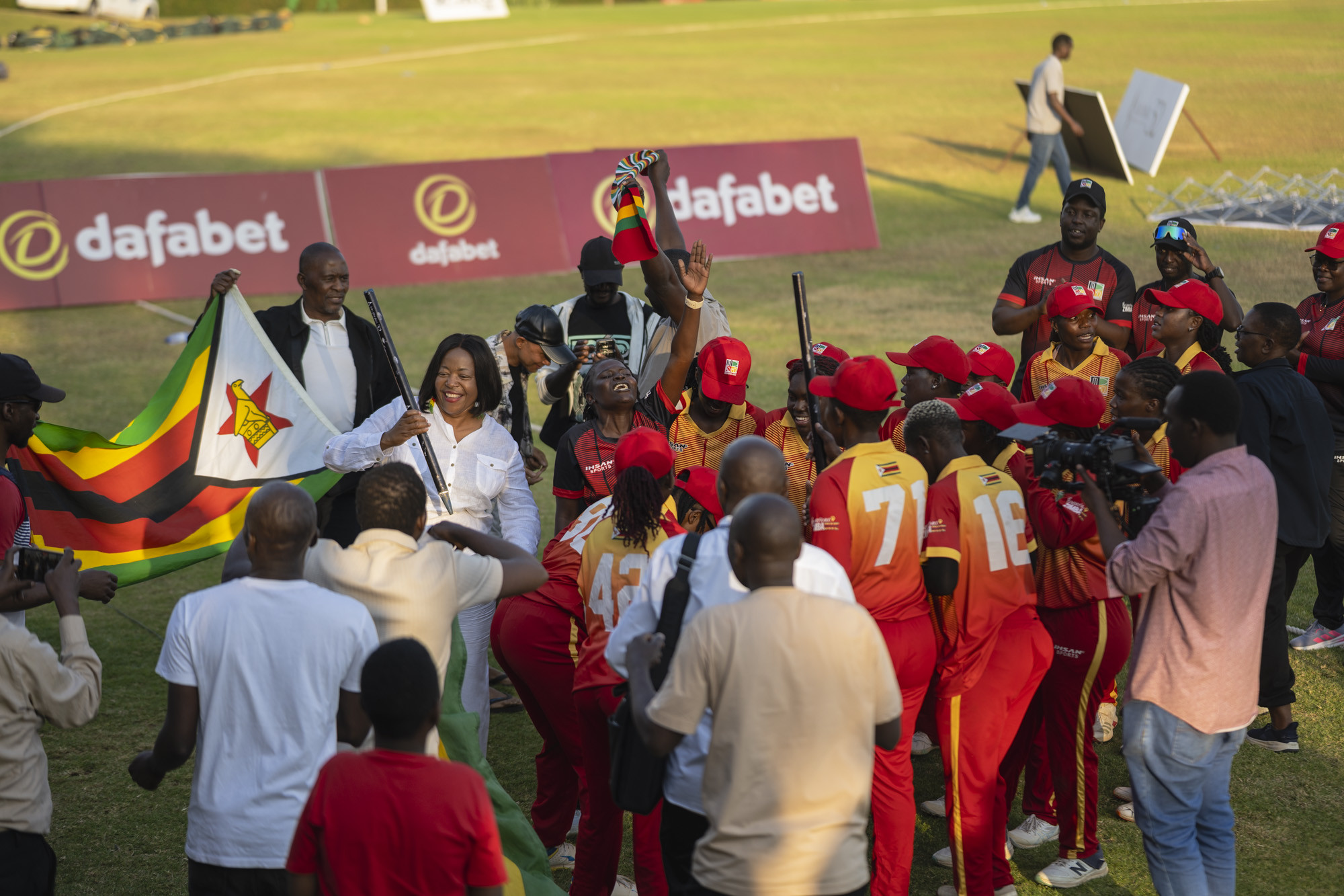 Abakinnyi ba Zimbabwe bishimira ‘Kwibuka Women’s T20I Tournament 2026’