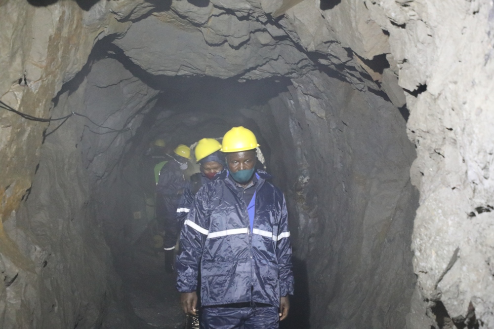 Inzobere zibanza kugenzura ahazakorerwa ubucukuzi kugira ngo hatagira ikibazo kiba nk'uko mbere byajyaga bigenda